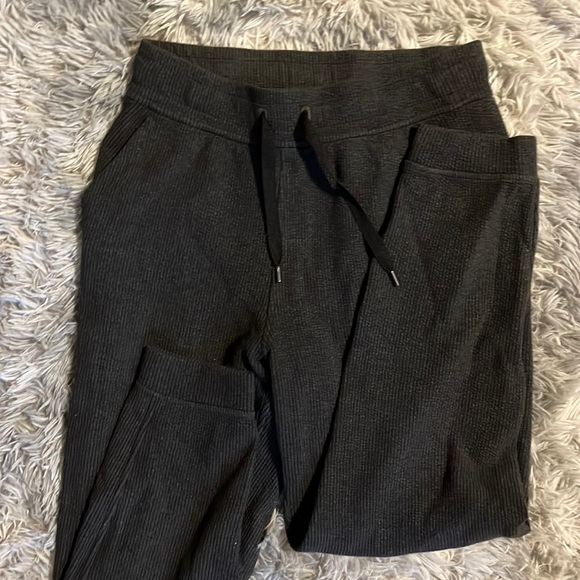 Lululemon At Ease womens joggers size 4 - Picture 3 of 3